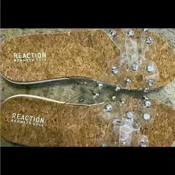 Kenneth Cole REACTION Women's Slim H Band Stud Flat Sandal Clear Size 9 beach - Picture 2 of 3